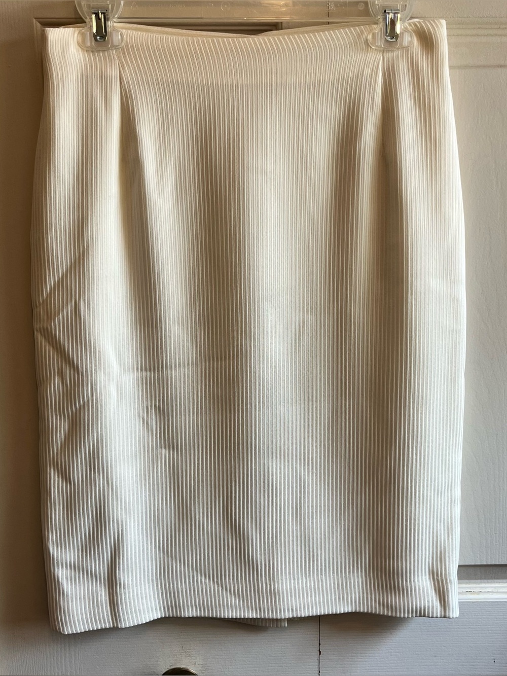 Garfield & Marks Ivory Ribbed Straight Skirt – Size 4
